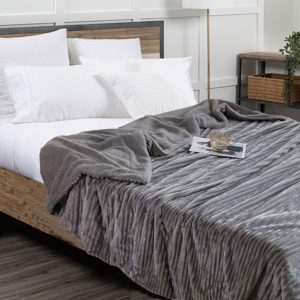 Το Μεγάλο Παζάρι Κουβέρτα Προβατάκι Διπλής Στρώσης Ριγέ 3.200kg Yπέρδιπλη 220×240 Ανάγλυφη Flannel-Sherpa Γκρί (TMP-4667)