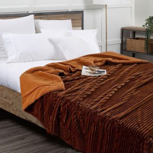 Το Μεγάλο Παζάρι Κουβέρτα Προβατάκι Διπλής Στρώσης Ριγέ 3.200kg Yπέρδιπλη 220×240 Ανάγλυφη Flannel-Sherpa Καφέ (TMP-4665)