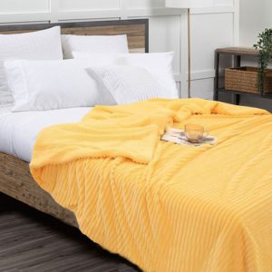 Το Μεγάλο Παζάρι Κουβέρτα Προβατάκι Διπλής Στρώσης Ριγέ 3.200kg Yπέρδιπλη 220×240 Ανάγλυφη Flannel-Sherpa Κίτρινο (TMP-4668)