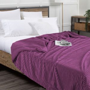 Το Μεγάλο Παζάρι Κουβέρτα Προβατάκι Διπλής Στρώσης Ριγέ 3.200kg Yπέρδιπλη 220×240 Ανάγλυφη Flannel-Sherpa Μώβ (TMP-4671)